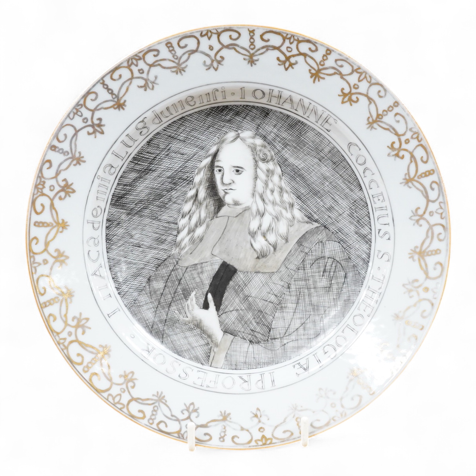 A Chinese plate, decorated for the European market, 22cm